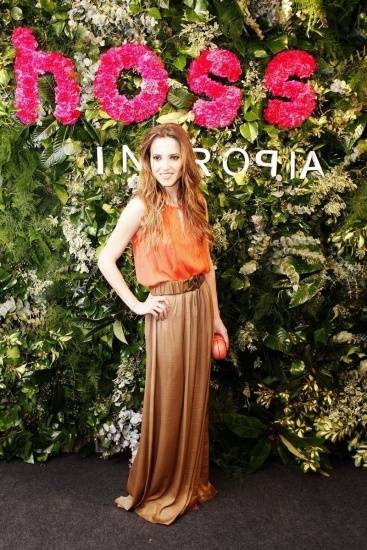 Foto Ana Fernández apuesta por un look con falda larga