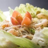 Ensalada con fideos japoneses (shirataki)