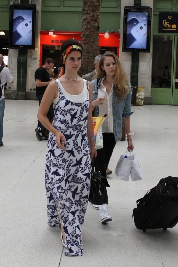 Foto Lana del Rey no debía de contar con los servicios de un estilista en esta ocasión