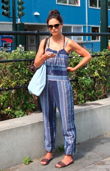 Foto Katie Holmes debería haber contratado a un estilista