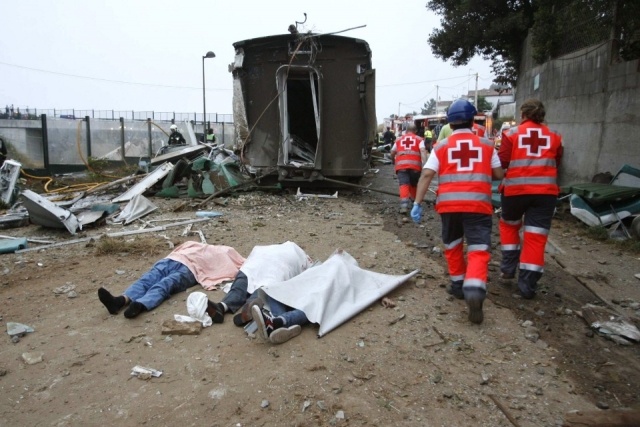 Foto La cifra de muertos en el accidente de tren en Santiago asciende ya a 80 personas