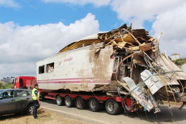 Foto Restos del tren accidentado en Santiago de Compostela