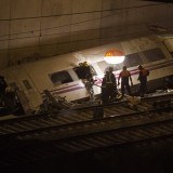 Cientos de equipos de emergencia se desplazaron hasta la zona para ayudar en las labores de rescate