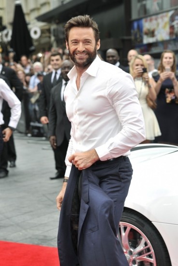 Foto Hugh Jackman luce la camisa blanca en la versión para hombres Foto Hugh Jackman luce la camisa blanca en la versión para hombres