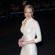 Ir a la foto Nicole Kidman radiante con un vestido ajustado de largo midi