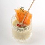 Gazpacho de kiwi con eneldo y salmón