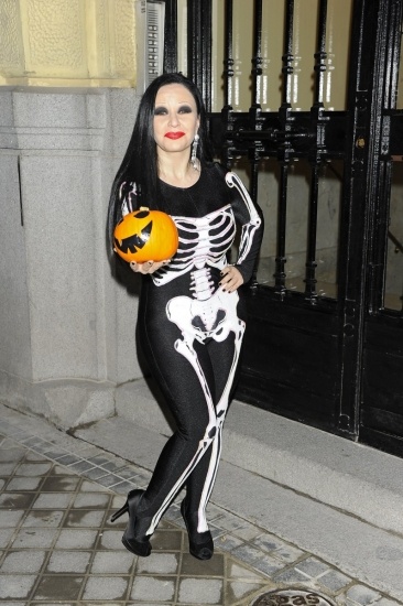 Foto Alaska ha sido una de nuestras famosas que ha posado con un divertido disfraz de esqueleto