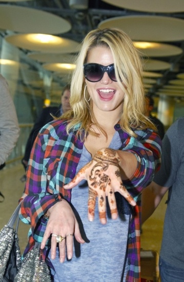 Foto Jessica Simpson nos enseña su tatuaje de Henna