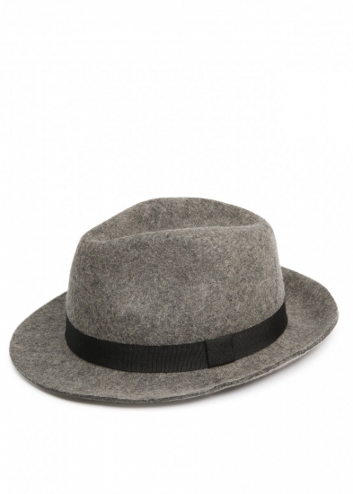 Foto Para proteger tu cabeza en los días de lluvia apuesta por los sombreros