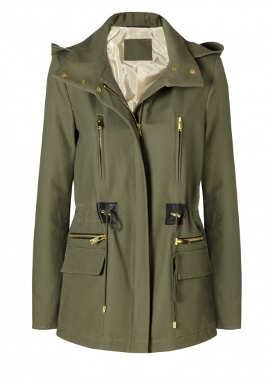 Foto Las parkas de estilo militar son una opción perfecta para los días de lluvia