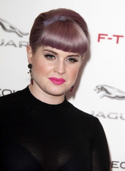 Foto Kelly Osbourne presume de labios llamativos con ropa negra