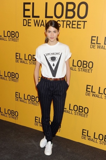 Foto Alba Galocha lució look masculino en el estreno de la película El lobo de Wall Street