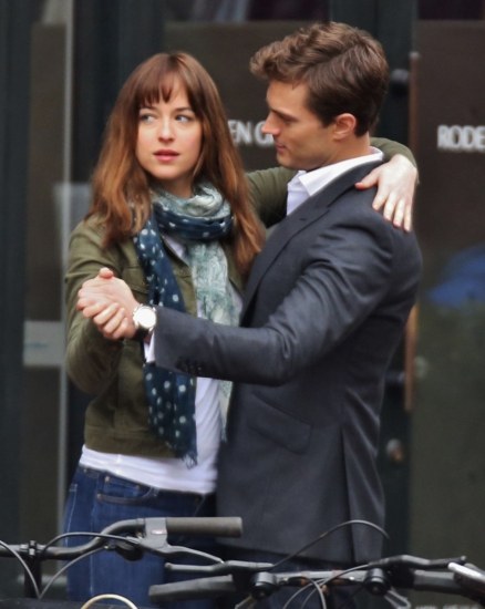 Foto Dakota Johnson y Jamie Dornan ruedan una de las escenas más divertidas de 50 sombras de Grey Foto Dakota Johnson y Jamie Dornan ruedan una de las escenas más divertidas de 50 sombras de Grey