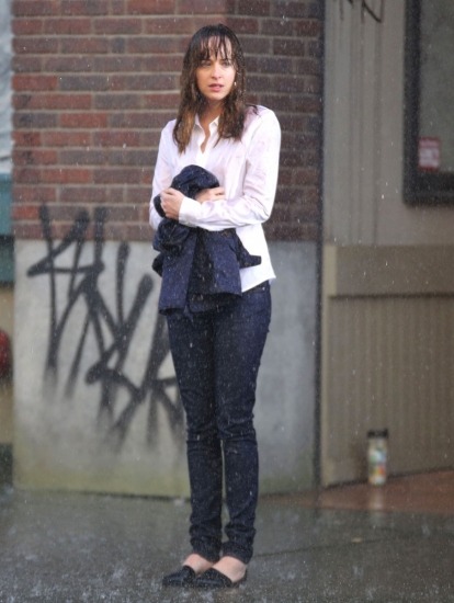 Foto Dakota Johnson se ha mojado en el rodaje de 50 sombras de Grey Foto Dakota Johnson se ha mojado en el rodaje de 50 sombras de Grey