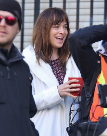 Foto Dakota Johnson se divierte en el rodaje de la película 50 sombras de Grey Foto Dakota Johnson se divierte en el rodaje de la película 50 sombras de Grey