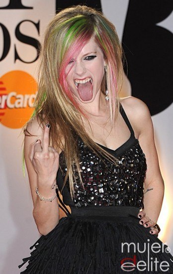 Foto Avril Lavigne también se ha sumado a la moda de teñir su larga cabellera con tizas de colores