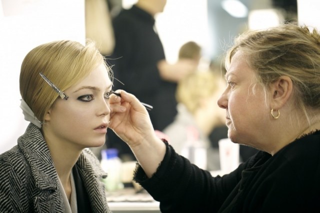 Foto Un buen delineado es fundamental en el maquillaje futurista