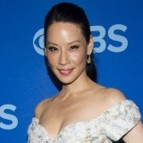 Lucy Liu se confiesa una obesionada de Aquaphor, la crema reparadora de Eucerin