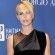 Ver la foto Charlize Theron utiliza la pomada reparadora Aquaphor para cuidar sus manos y sus labios