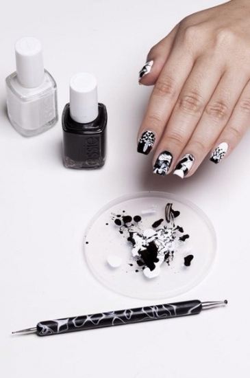 Foto El nail art abstracto, plena tendencia en manicura para esta primaveraverano Foto El nail art abstracto, plena tendencia en manicura para esta primaveraverano