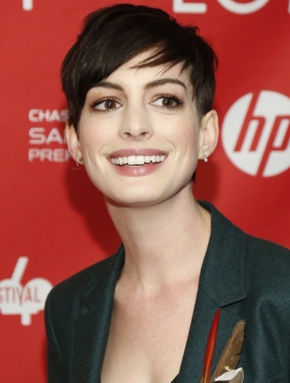 Foto Anne Hathaway apuesta por el look garçon en 2014