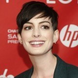 Anne Hathaway apuesta por el look garçon en 2014