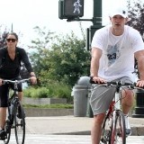 Jessica Biel y Justin Timberlake cuidan sus cuerpazos montando en bicicleta