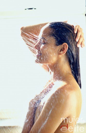 Foto El cabello no debe lavarse con agua muy caliente y se recomienda que el último aclarado se haga con agua fría