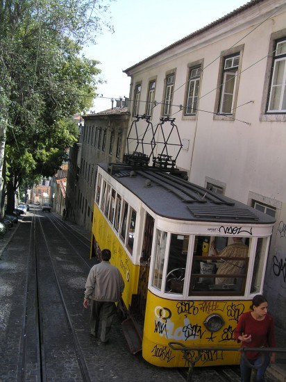 Foto No puedes dejar Lisboa sin subirte al tranvía número 28