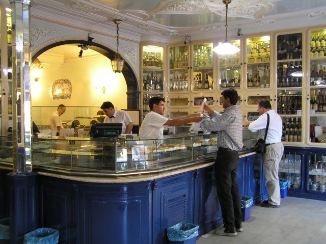 Foto Disfruta de los deliciosos pastéis de nata en la pastelería Casa dos Pastéis de Belém, en Lisboa