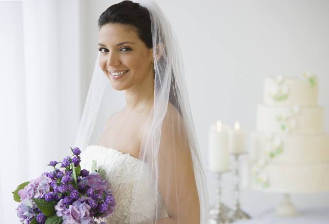 Foto Atrévete a elegir flores de tonos intensos para tu ramo de novia