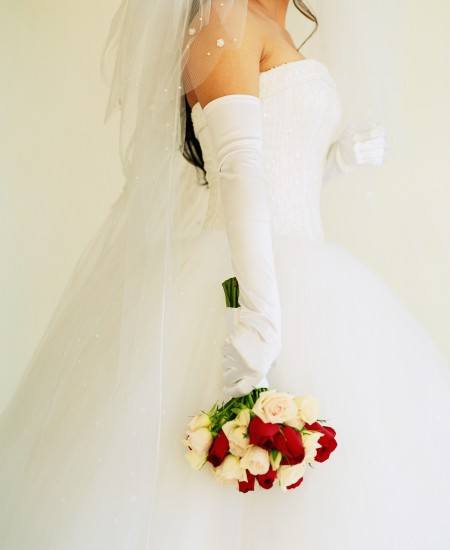 Foto Ramo de novia con flores de tonos intensos para morenas