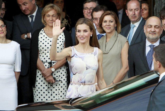 Foto Doña Letizia, elegante y sonriente, apoya el arte en su primer acto en solitario como Reina de España