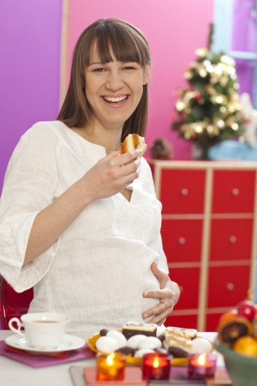 Foto Estoy embarazada, ¿puedo comer de todo en Navidad
