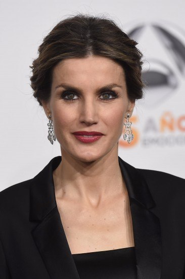 Foto Letizia Ortiz, peinada y maquillada para brillar en el 25º aniversario de Antena 3