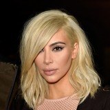 Kim Kardashian arriesga la belleza de su cabello por el capricho de ser rubia platino