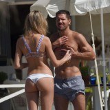 Carla Pereyra, muy pendiente de su novio, Diego Simeone 