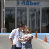 Patricia Montero y Álex Adrover, unos felices papás enamorados presentan a 