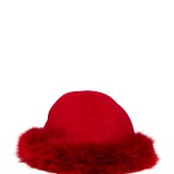 Los gorros pequeños un poco encajados y que cubren ligeramente la frente, perfecto para los rostros corazón