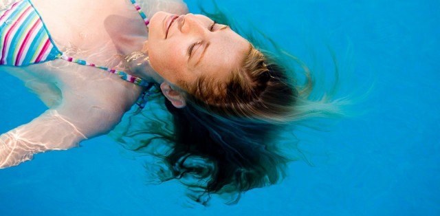 Foto Cómo combatir los efectos del cloro en el cabello, la piel y las uñas