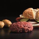 Una buena picada de la carne potencia el sabor de la hamburguesa