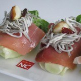 Ensalada de cogollos con jamón y gulas, una receta sabrosa y equilibrada para llevar en el 