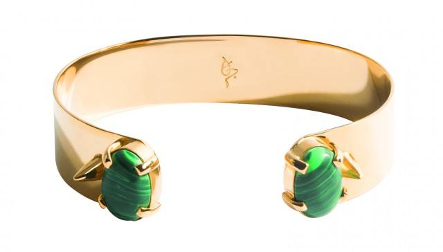 Foto Brazalete con piedras en verde Greenery, perfecto para crear tus looks de moda en 2017 Foto Brazalete con piedras en verde Greenery, perfecto para crear tus looks de moda en 2017