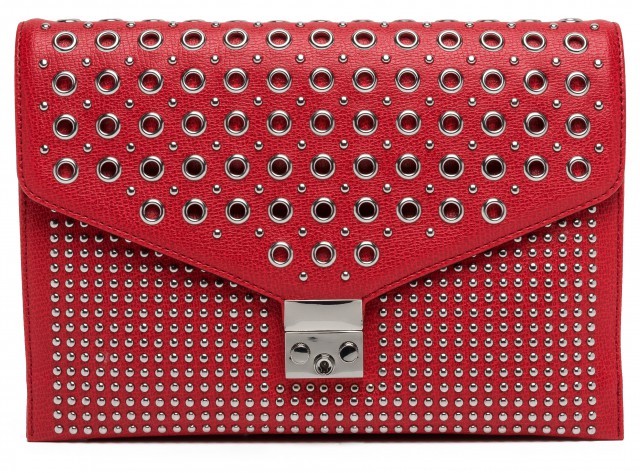 Foto Cartera roja con tachuelas para las más rockeras en San Valentín Foto Cartera roja con tachuelas para las más rockeras en San Valentín