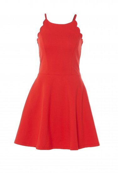 Foto Vestido rojo de tirantes muy juvenil para San Valentín Foto Vestido rojo de tirantes muy juvenil para San Valentín