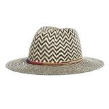 Sombrero de estampado étnico para una escapada rural de fin semana
