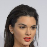 Kendall Jenner, toda una fan de las cejas 