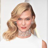 Karlie Kloss deslumbra con sus ondas al agua