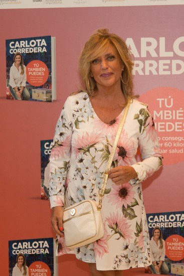 Foto Lydia Lozano inunda de flores la presentación del primer libro de Carlota Corredera Tú también puedes