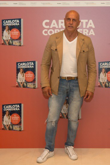 Foto Kiko Matamoros en la presentación del primer libro de Carlota Corredera Tú también puedes